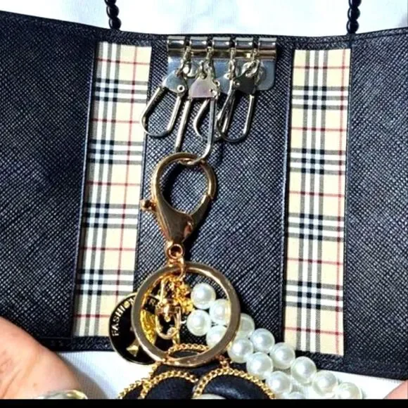 Burberry Black and Cream Key Holder - Picture 15 of 15